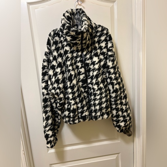 🐆3/$15 NWT SO houndstooth jacket - Picture 2 of 9
